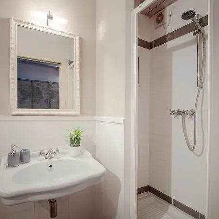 Apartment Casa Monique, A Smart Designed Sweet Air Conditioned Inside The Walls Of Lucca