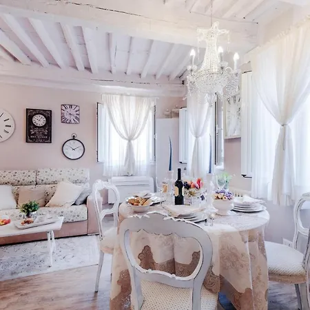 Casa Monique, A Smart Designed Sweet Air Conditioned Inside The Walls Of * Lucca