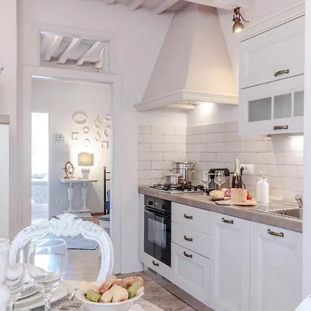 Casa Monique, A Smart Designed Sweet Air Conditioned Inside The Walls Of Apartment Lucca