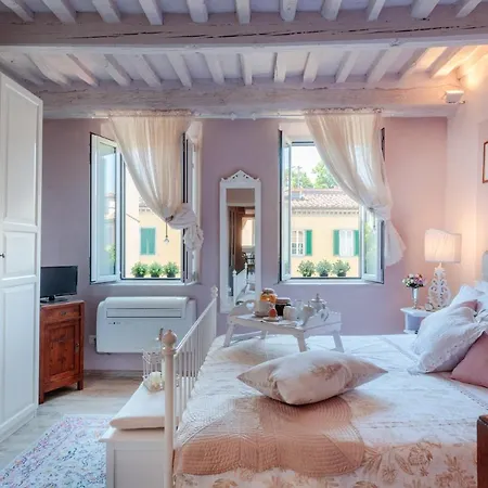 Casa Monique, A Smart Designed Sweet Air Conditioned Inside The Walls Of * Lucca