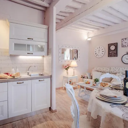 Casa Monique, A Smart Designed Sweet Air Conditioned Inside The Walls Of Apartment Lucca