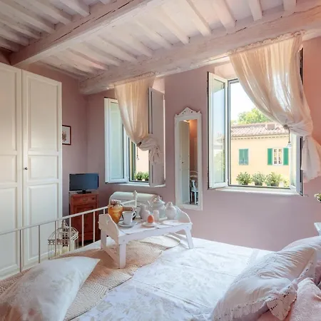 Apartment Casa Monique, A Smart Designed Sweet Air Conditioned Inside The Walls Of Lucca