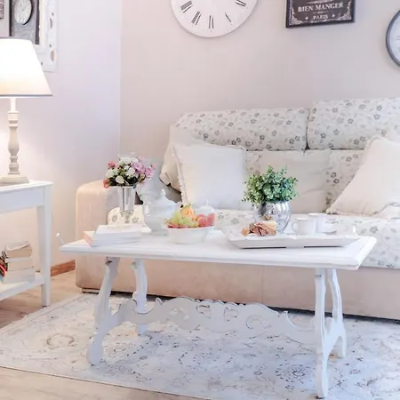 Casa Monique, A Smart Designed Sweet Air Conditioned Inside The Walls Of Lucca