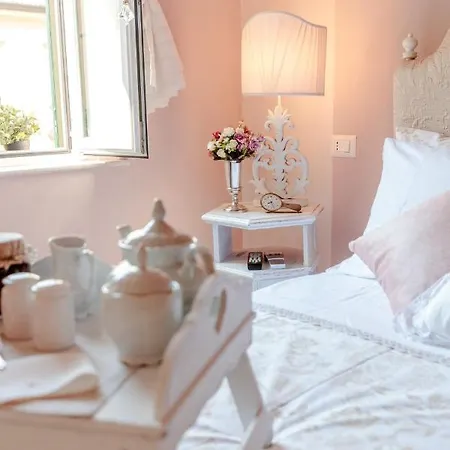 Casa Monique, A Smart Designed Sweet Air Conditioned Inside The Walls Of * Lucca